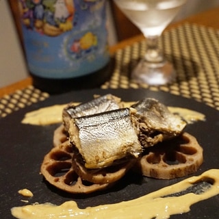 日本酒にワインに、秋刀魚と蓮根の燻製